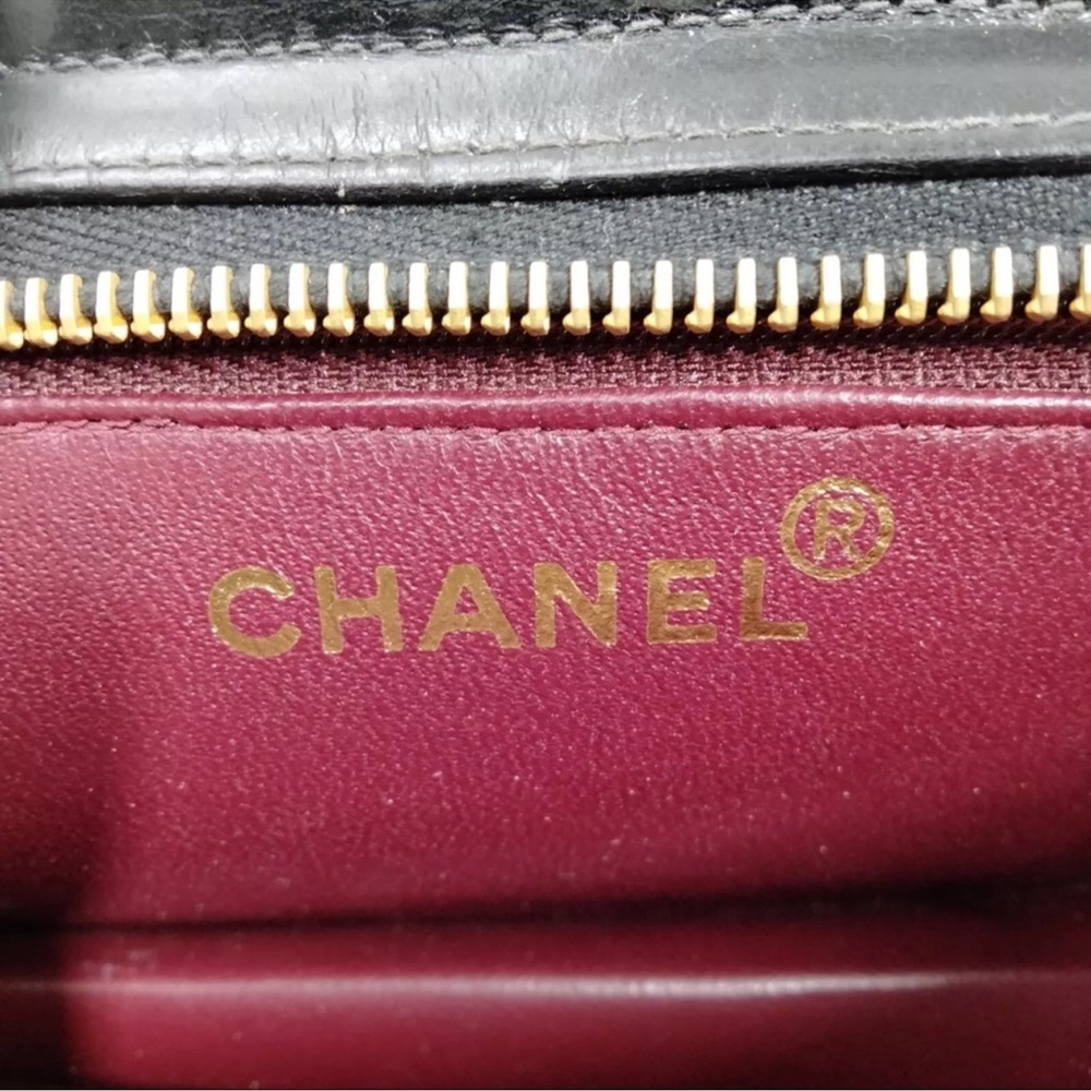 CHANEL Classique Leather Clutch - Picture 7 of 9